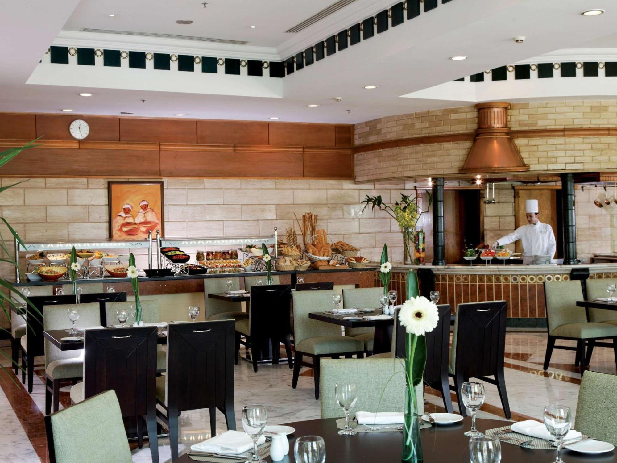Moevenpick Hotel Cairo - Media City Giza Extérieur photo The restaurant