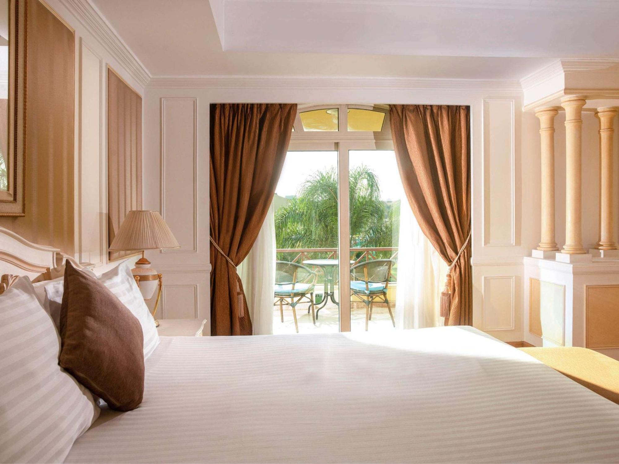 Moevenpick Hotel Cairo - Media City Giza Extérieur photo A bedroom at the hotel